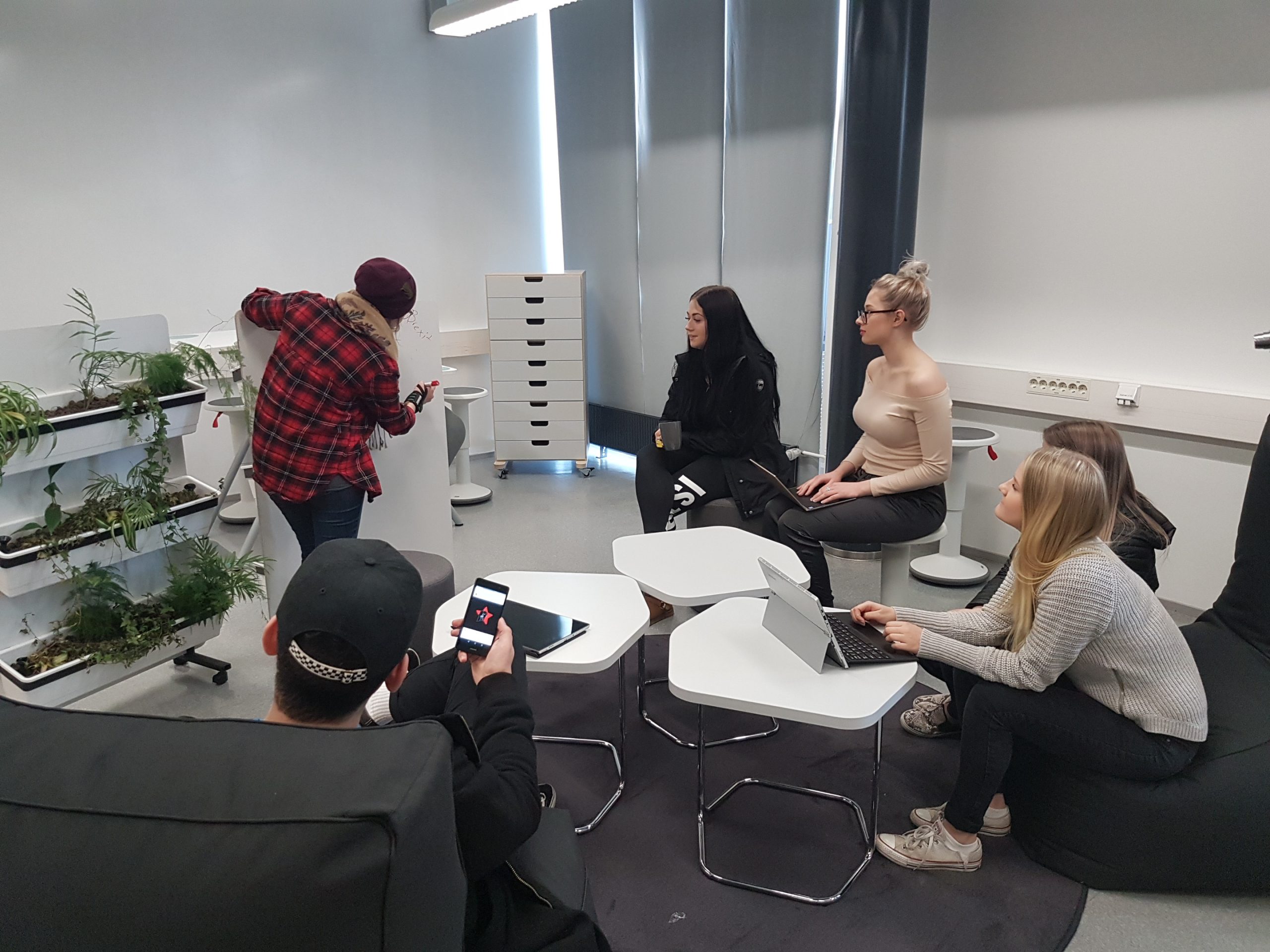 Tikkurilan Lukio Teknologian Pedagogian Ja Tilaratkaisujen Testilabra